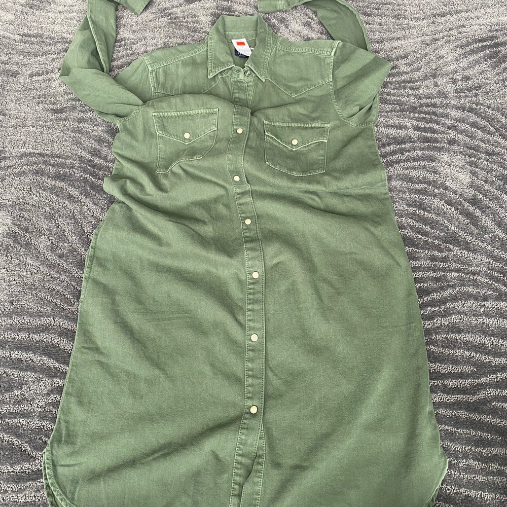 Gap Dress Olive Green Size M Dress has snap closure, snaps cuffs & pockets